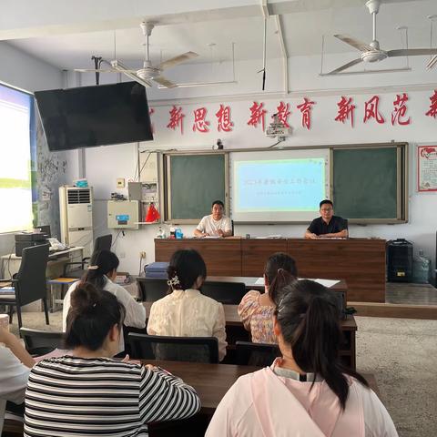 家校共筑安全防线—-比干完全小学暑假安全教育家访