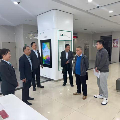 大同分行张天江同志看望网点整治验收组人员