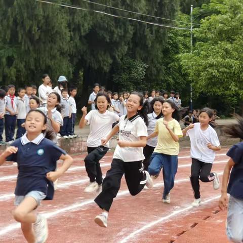 阳光体育强体魄，田径训练展风采—东胜区第八小学田径社团