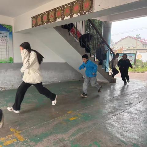 【康小·安全】防患未然·步履有方——康二城中心学校地震逃生应急疏散演练