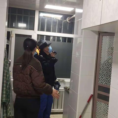 让胡路区奋斗街道网格员杨丽：管线漏水居民愁   深夜即办解民忧