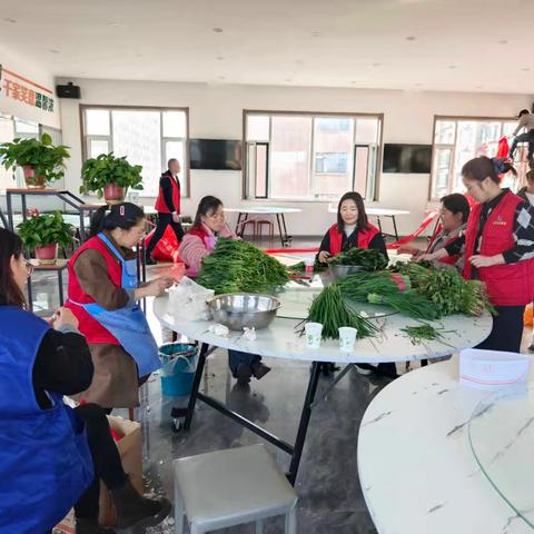 共乐融融庆重阳，社区家宴暖夕阳