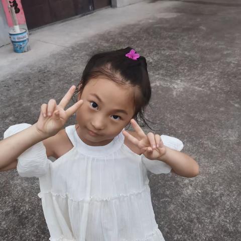 《快乐假期》—柳城小学莲韵中队邹祎晨队员2023年“你好！假期”莲君养成记