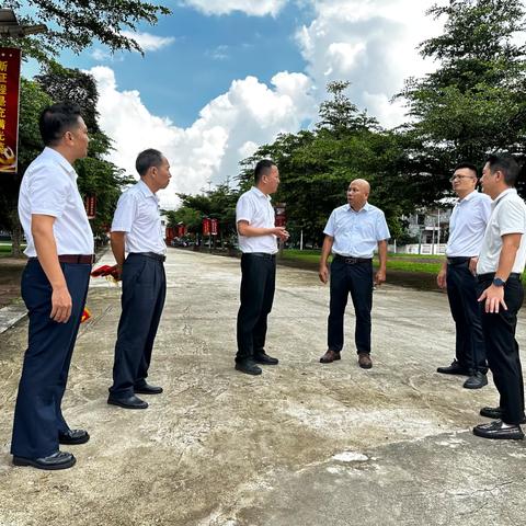 儋州市教育局党委委员、副局长李自珍莅临大成中学开展调研工作
