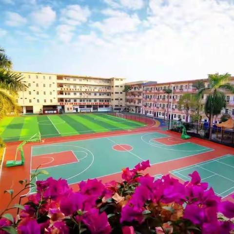 五华县第一小学204班全体家委一起搞卫生、做黑板报， 喜迎中秋 ，欢度国庆！团圆中秋，快乐国庆！中秋国庆双节到来，送上最真挚的祝福和祝福！让我们欢度佳节，共庆祖国74华诞，共同创造美好未来！