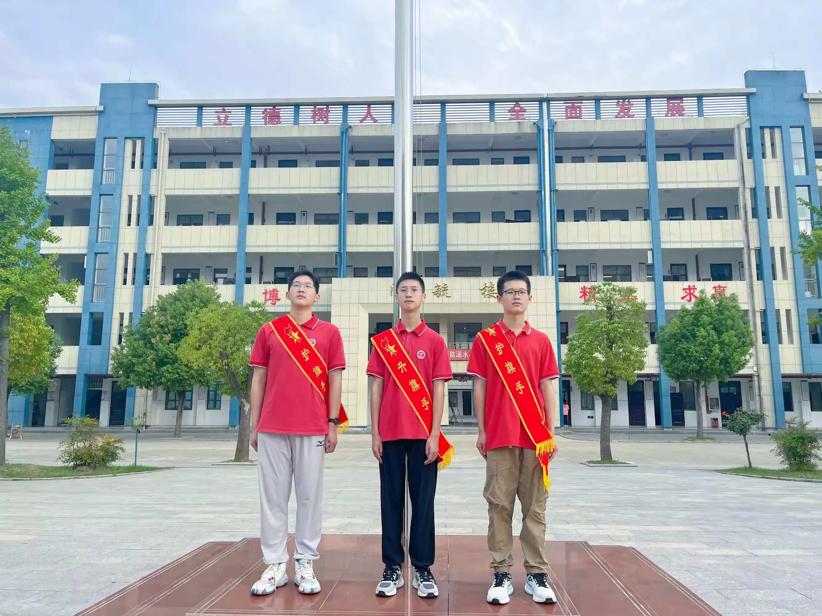 简篇-商城三中“讲好四个故事,传承红色基因”——主题升旗仪式