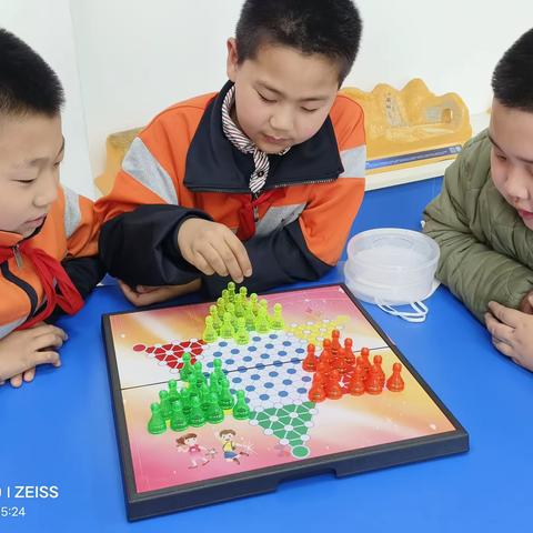 启发大脑，多加思考——泰来县第四中学小学部跳棋社团