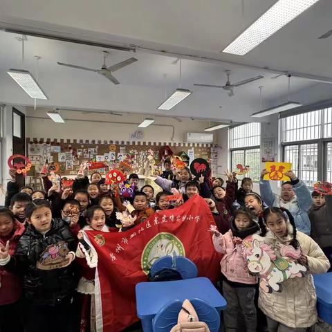 安全小卫士·健康小超人玩伴团 ——年味手工守安全，废旧创意迎马年
