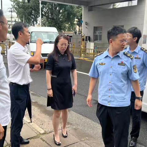 青龙桥街道市场监督管理所走访颐东苑社区