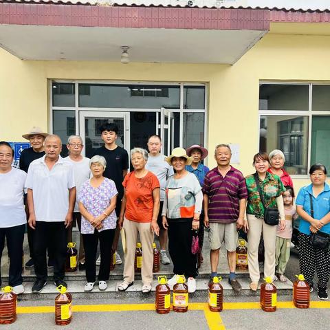 傅家村庆祝八一建军节，为烈军属发放福利