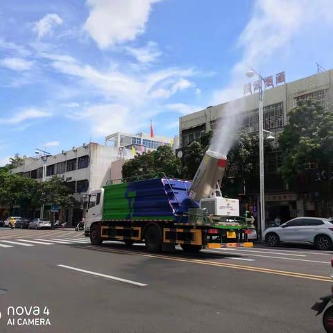 持续强化冲洗 美化环境降扬尘—万宁城区街道持续开展环境卫生大整治 (八月十一期)