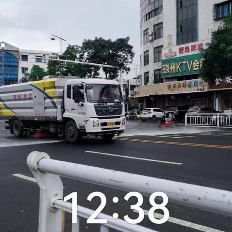 万宁市环卫园林局加强精细化作业 营造宜居市容环境（十二月1期）