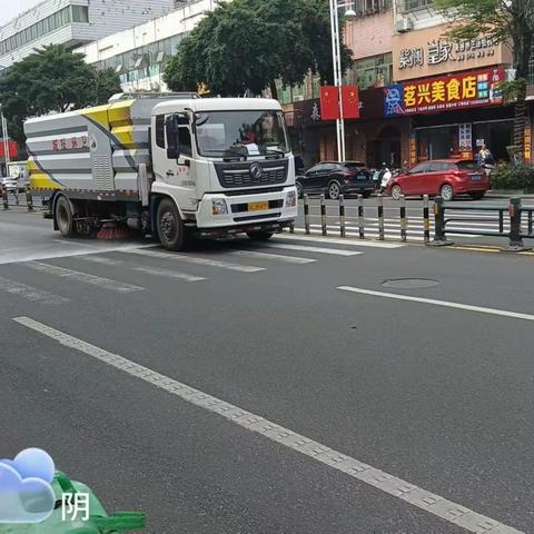 万宁市环卫园林局持续开展“大擦洗、大冲洗”活动（十二月2期）