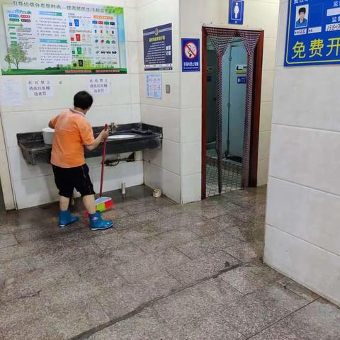 海口市美兰区商务局组织督促农贸市场开展卫生整治专项活动