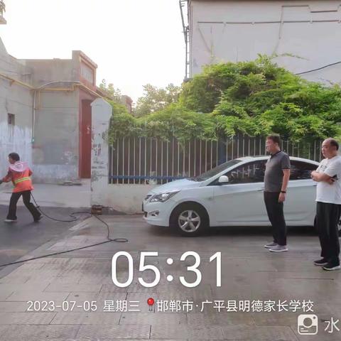 综合执法局：持续开展便道、辅道集中冲洗行动