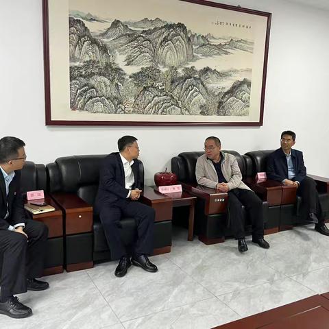 信阳分行党委委员、副行长（主持工作）张同海走访重点房金客户