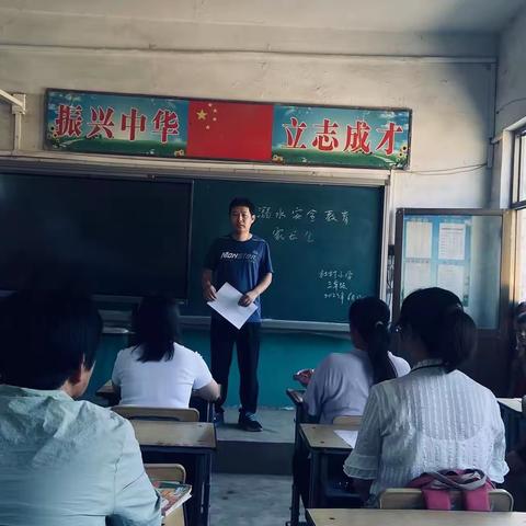 曲阳县文德镇杜村小学  携手安全，共同成长。——安全教育