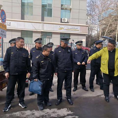 东关南街市场监督管理所采取“柔性执法”方式配合街办开展食品安全、消防安全、油烟治理、大气污染防治专项整治行动