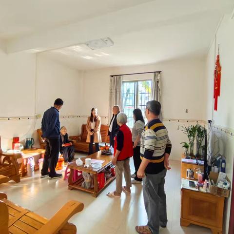 天涯区商务局沈子秋局长带队开展春节前走访慰问