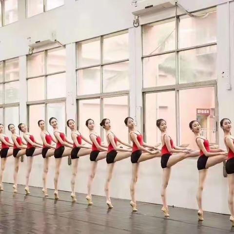 周末来了，记得上舞蹈课！不要请假迟到哦