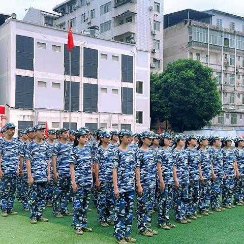 “英姿飒爽筑军魂，青春飞扬展风采”——百色市百色中学教育集团总校2023级初一、高一新生军训