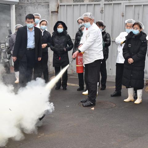 省府职工餐厅青年文明号开展消防演练活动