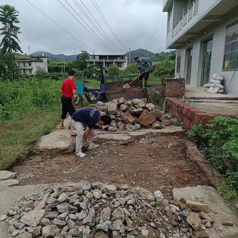 【大抓基层年每周三“红港湾服务日”】村民自发修道路 凝心聚力保畅通