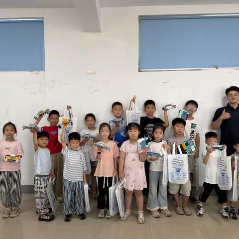 科创筑梦 龙宫寻宝——十里河社区机器人科普课堂趣味开课