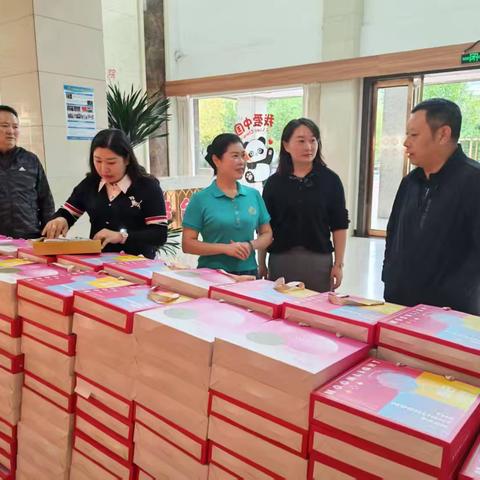 洛宁县总工会开展“月满中秋工会情 劳模送暖庆团圆”活动