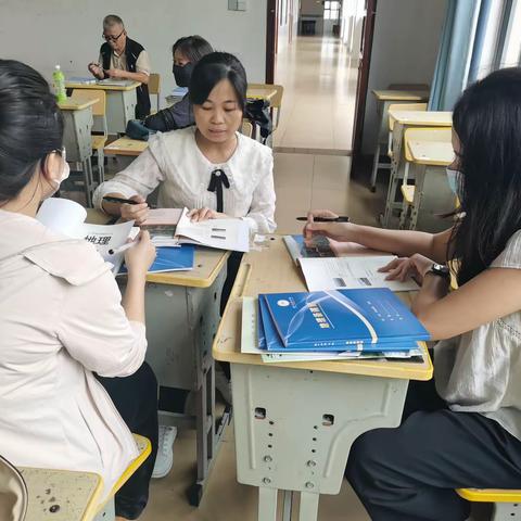 《研讨教学进度以及备考计划》集体备课 —初中地理备课组