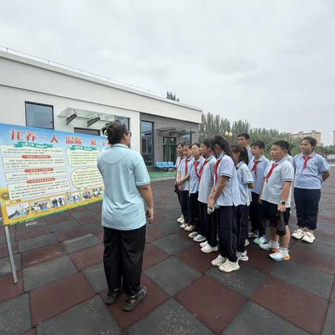 行走中的思政课】爱在敬老院 童心暖夕阳—陆川县垭塘小学五年级暑期实践活动