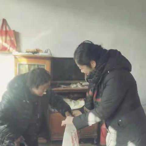 走访慰问贫困户