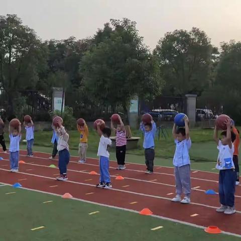 玩转篮球🏀 乐享童年--武汉市洪山区杨春湖畔幼儿园篮球社团