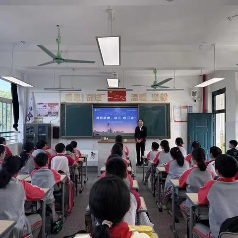 中信银行嘉兴经开支行进驻嘉兴三水湾中学，携手学子共筑“远离校园贷”防线