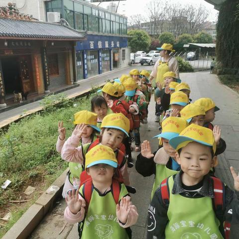 鸟语花香踏青趣 春天来了 早春三月，🌿󟰼󟬾🌱󜝉长莺飞间，冬天的寒意还未褪尽，春天带着绿色🦟񷰽𘠢🐍𓚄气息向我们走来👣𨰂在这春意盎然🍀󠀼󝌴🌲󜪄日子里，让每一位幼儿在春游活动中体验