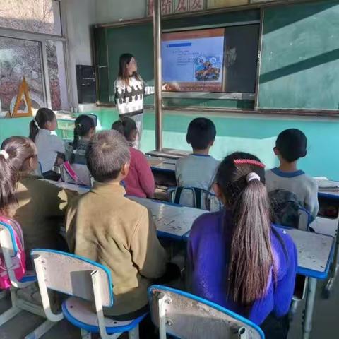 开展消防演练 学会灭火器的使用