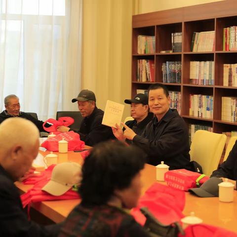 坚持学习先行，突出以学促干，推动离退休干部党员第二批主题教育走深走实