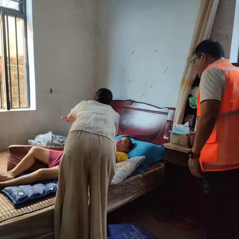 脚步丈量民情，指尖传递健康丨堂善村网格暖心守护行动进行时