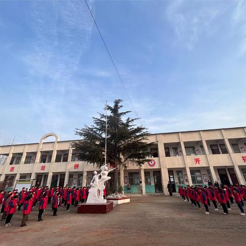 段木周希望小学升旗仪式及安全教育