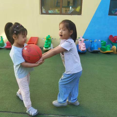 神木市锦界第一幼儿园小五班赵艺莹小朋友成长记录