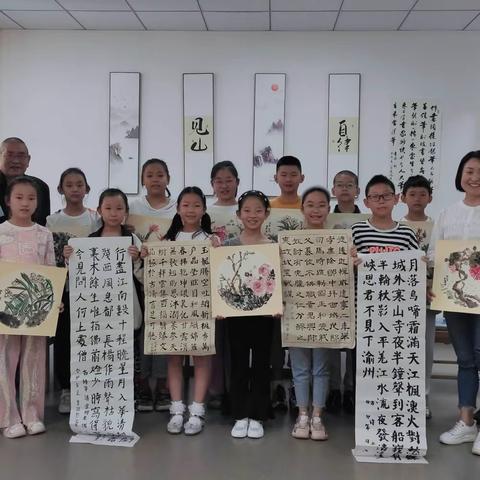 书香假期圆梦行  翰墨飘香绽笔尖—东风社区暑期书画课圆满结束