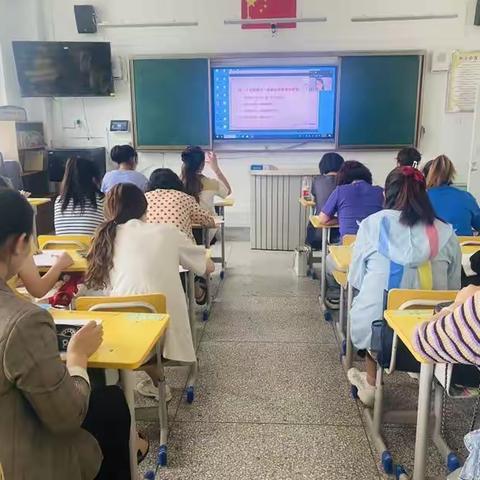 心怀梦想，眼中有光。唯有言语的芳华，沉香流年！