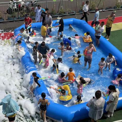 【泡沫之夏，梦幻泡泡趴】——爱贝佳幼儿园泡沫之夏活动