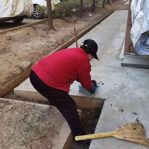 曲江街道西曲江池社区开展环境卫生整治活动