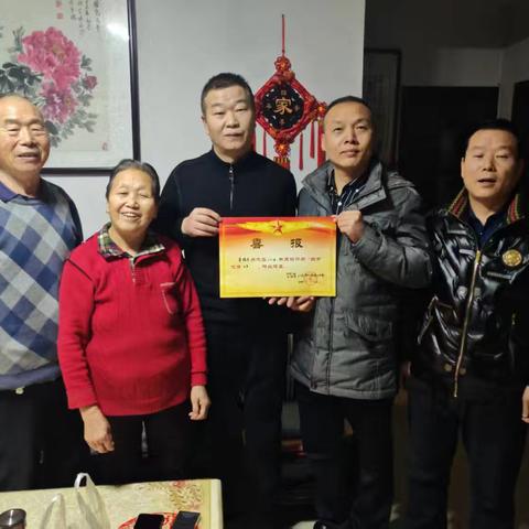 喜报！西曲江池社区青年龚骏杰荣获“四有优秀士兵”称号