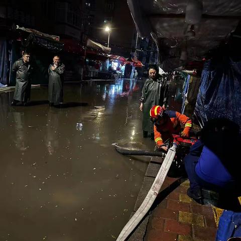 以雨为令，高效响应 民生路街道办事处连夜打响防汛攻坚战