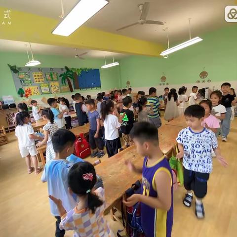 明德领航幼儿园大四班“帮我早读书大会”