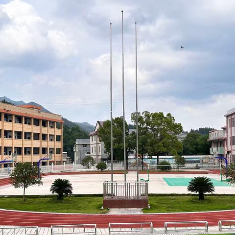 培训引领，促师成长，酷暑下的学习与精彩——泸溪县第二届中小学幼儿园教师暑期全员培训第二天纪实