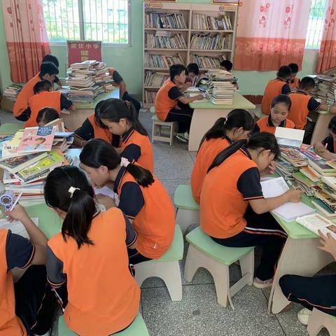图书馆里的成长印记