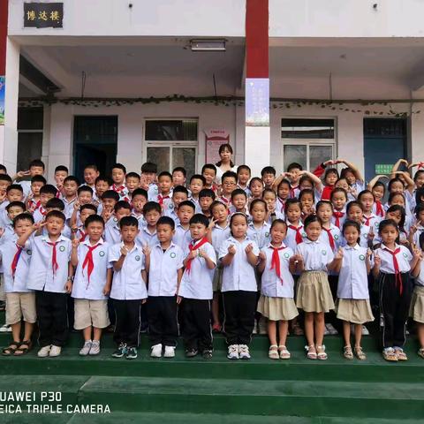 “感恩有你，一路陪伴，一起成长”---三二班期末总结